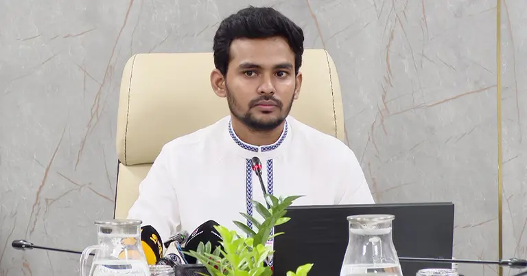 ঘোষণা দিয়ে আওয়ামী লীগকে পুনর্বাসন করা উচিত বিএনপির: আসিফ মাহমুদ