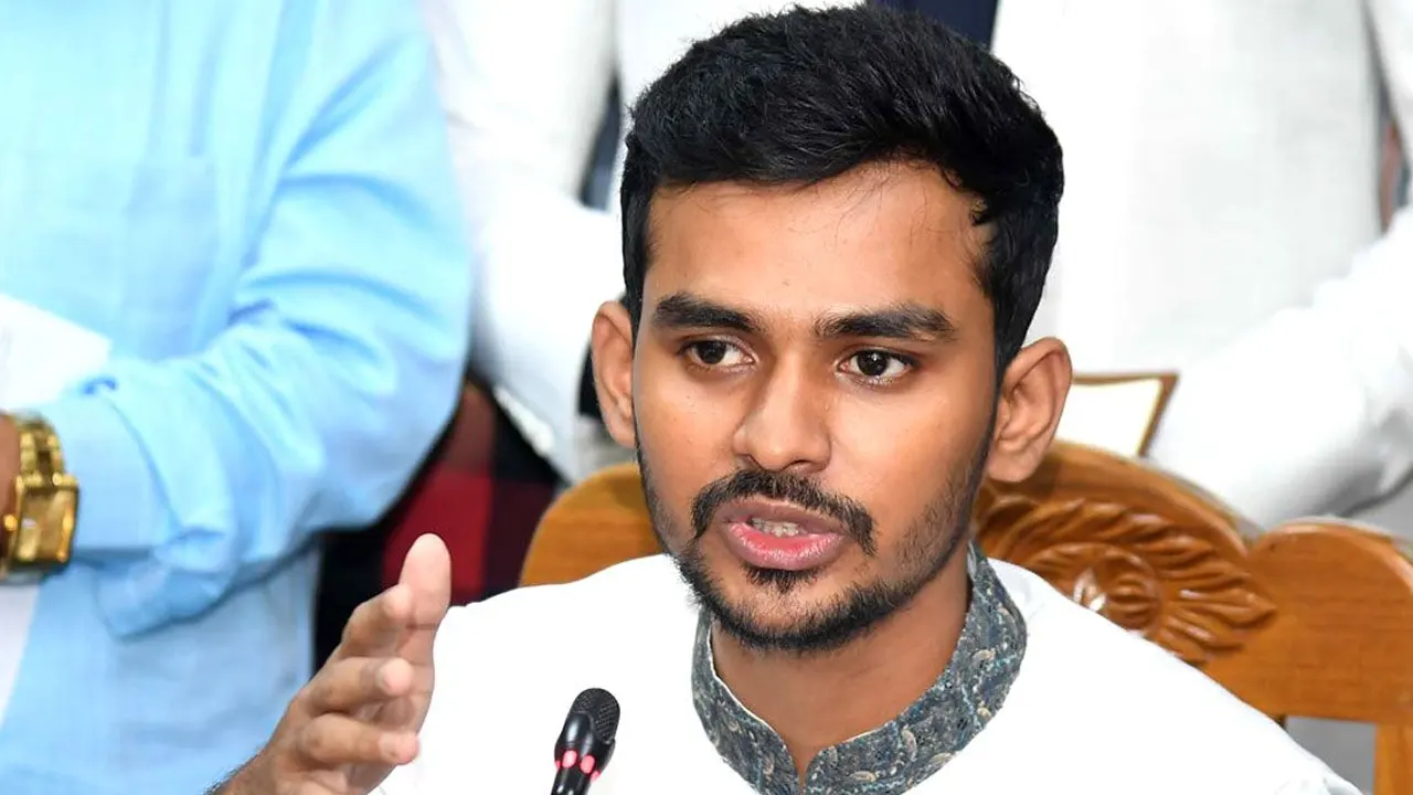 ‘ঋণখেলাপি সিন্ডিকেটের হাতে আর্থিক খাত’: গভর্নর নিয়োগে প্রশ্ন তুললেন আসিফ মাহমুদ