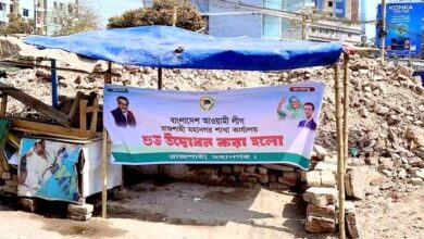 আ’লীগ অফিসে টানানো ব্যানার পুড়িয়ে দিলেন স্বেচ্ছাসেবক দল নেতাকর্মীরা