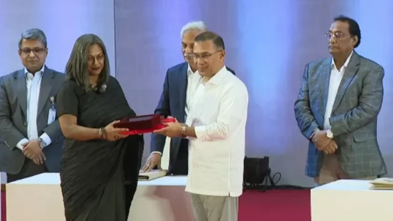 একুশে পদক তুলে দিলেন প্রধানমন্ত্রী তারেক রহমান