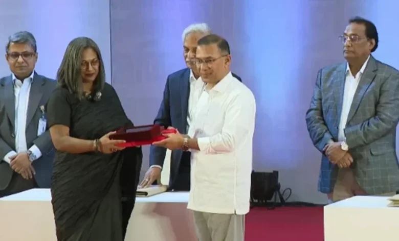 একুশে পদক তুলে দিলেন প্রধানমন্ত্রী তারেক রহমান