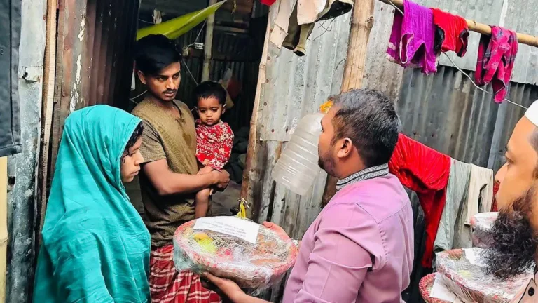 তারেক রহমানের পক্ষে ঢাকা-১৭ আসনের ভাসানটেকে ইফতার সামগ্রী বিতরণ