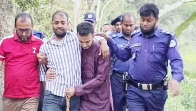 প্যারোলে মুক্তি পেয়ে বাবার জানাজায় অংশ নিলেন ছাত্রলীগ নেতা