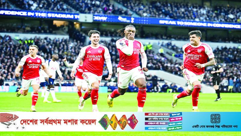 শিরোপা দৌড়ে এগিয়ে আর্সেনাল