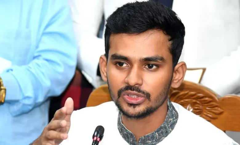 ‘ঋণখেলাপি সিন্ডিকেটের হাতে আর্থিক খাত’: গভর্নর নিয়োগে প্রশ্ন তুললেন আসিফ মাহমুদ