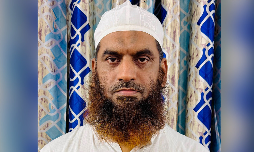 কওমি অঙ্গনের এক মুহাক্কিক আলেমকে ঘিরে চাঞ্চল্যকর একটি ফেসবুক স্ট্যাটাস দিয়েছেন মামুনুল হক