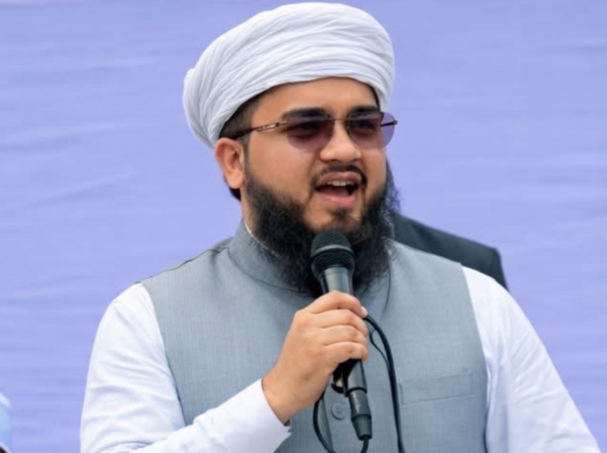 সংসদে নামাজ পড়তে গিয়ে জুতো খোয়ালেন এমপি হানজালা