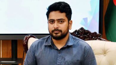 ওমরাহ করতে সৌদি যাচ্ছেন নাহিদ ইসলাম