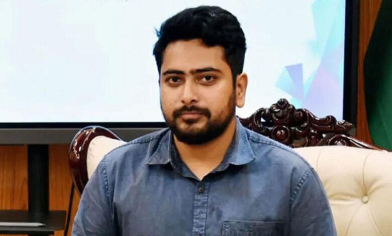 ওমরাহ করতে সৌদি যাচ্ছেন নাহিদ ইসলাম