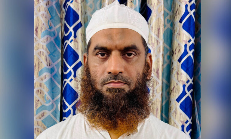 কওমি অঙ্গনের এক মুহাক্কিক আলেমকে ঘিরে চাঞ্চল্যকর একটি ফেসবুক স্ট্যাটাস দিয়েছেন মামুনুল হক