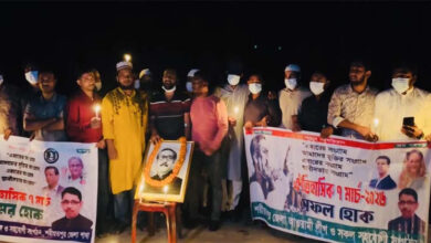 গভীর রাতে নিষিদ্ধ আওয়ামী লীগের মোমবাতি প্রজ্বলন