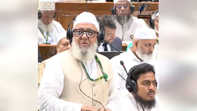 লুটপাট বাহিনীরা খাওয়ার জন্য ‘এতবড় বোঝা’র ব্যবস্থা করেছেন: হেডফোন নিয়ে শাহজাহান চৌধুরী