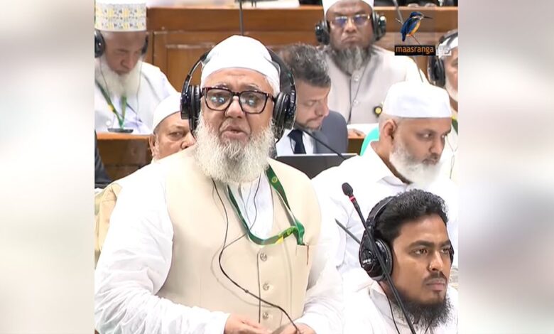 লুটপাট বাহিনীরা খাওয়ার জন্য ‘এতবড় বোঝা’র ব্যবস্থা করেছেন: হেডফোন নিয়ে শাহজাহান চৌধুরী