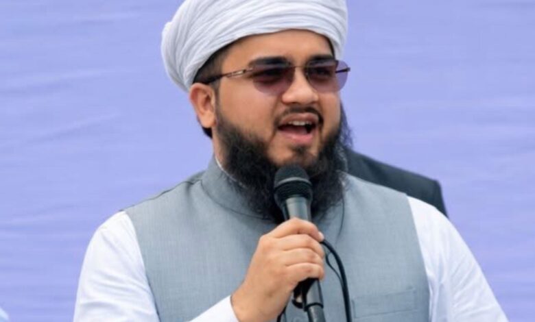 সংসদে নামাজ পড়তে গিয়ে জুতো খোয়ালেন এমপি হানজালা