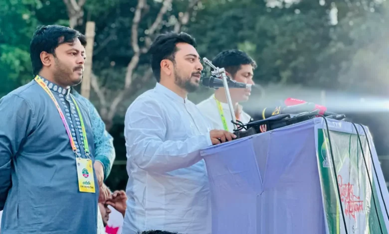 সরকার পুরোনো পথে হাঁটতে শুরু করেছে : নাহিদ ইসলাম