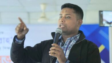 আমাদের হাসিনা ব্যবস্থার সবকিছুই দরকার, শুধু হাসিনা ছাড়া: হাসনাত আবদুল্লাহ