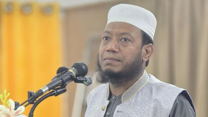 ঘুসের প্রস্তাব দেওয়া ব্যক্তিদের পরিচয় প্রকাশ করতে আমির হামজাকে আইনি নোটিশ