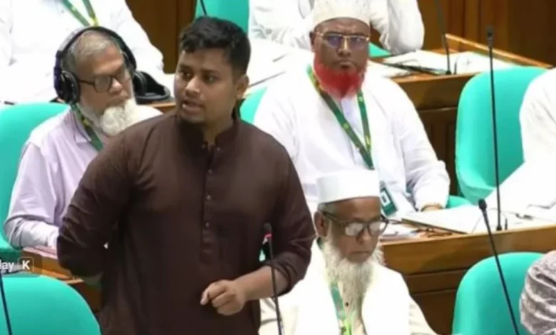 পাম্প বন্ধ হয়ে যাচ্ছে, গাড়ির সারি কি জ্বালানি মন্ত্রী দেখতে পাচ্ছেন না: হাসনাত আবদুল্লাহ