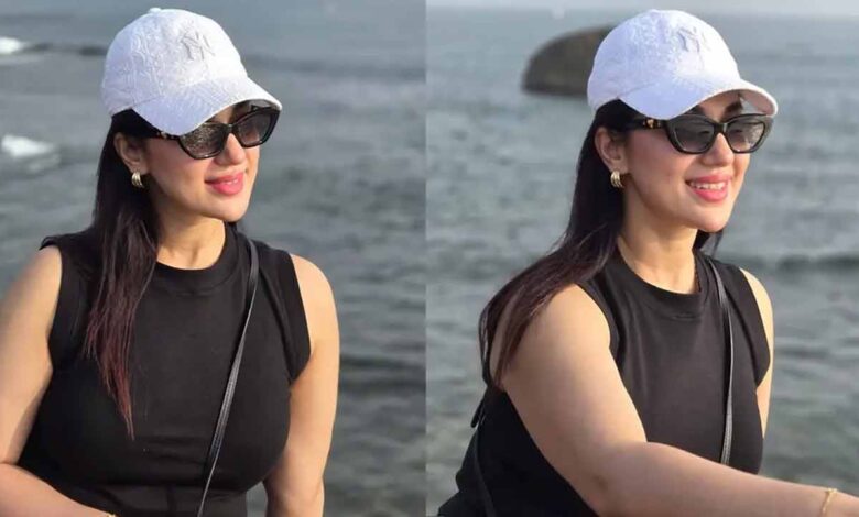আবারও ভক্তদের নজর কাড়লেন অপু বিশ্বাস